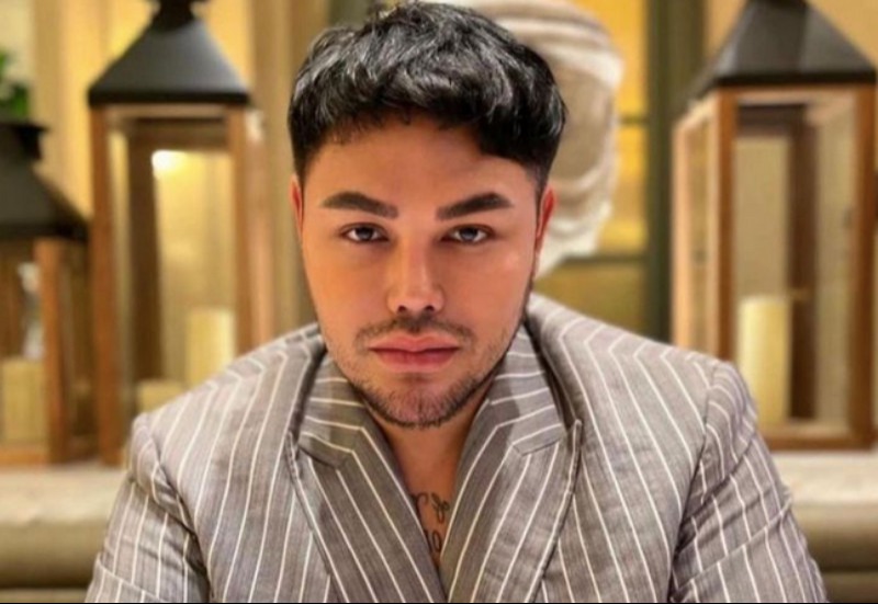 Karya Mode dan Karier Cemerlang Ivan Gunawan